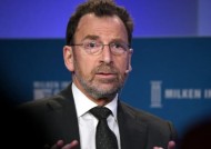 Edgar Bronfman Jr.出价43亿美元收购派拉蒙全球，与Skydance交易竞争